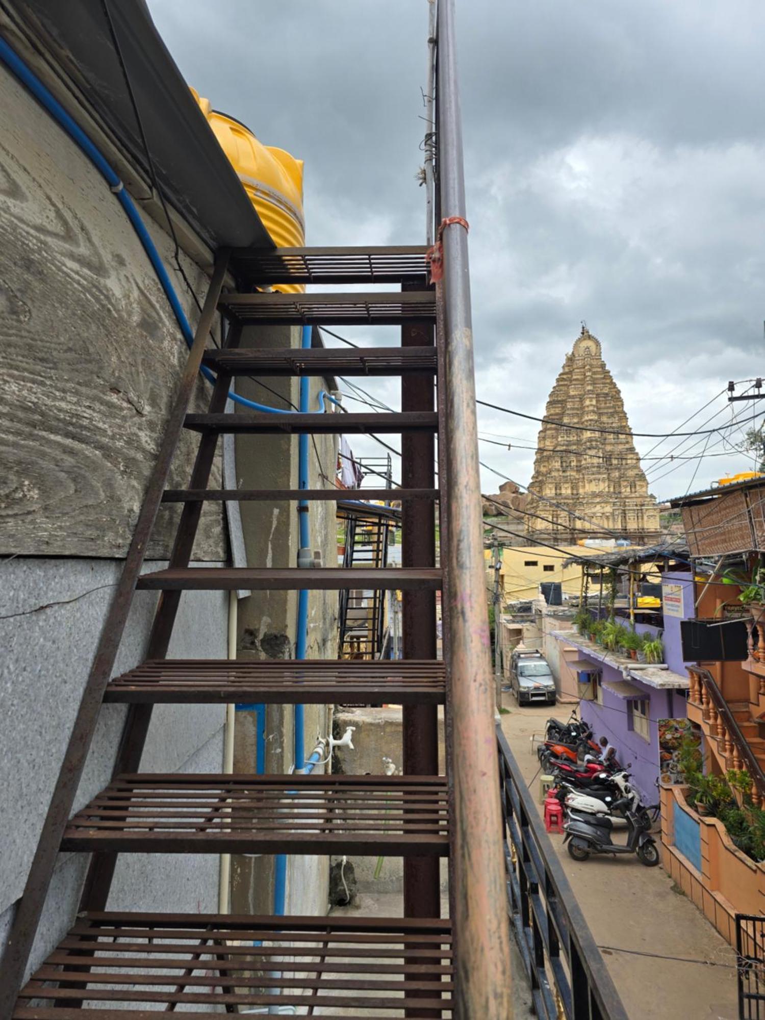 هامبي Lakshmi Heritage Tourist Home المظهر الخارجي الصورة