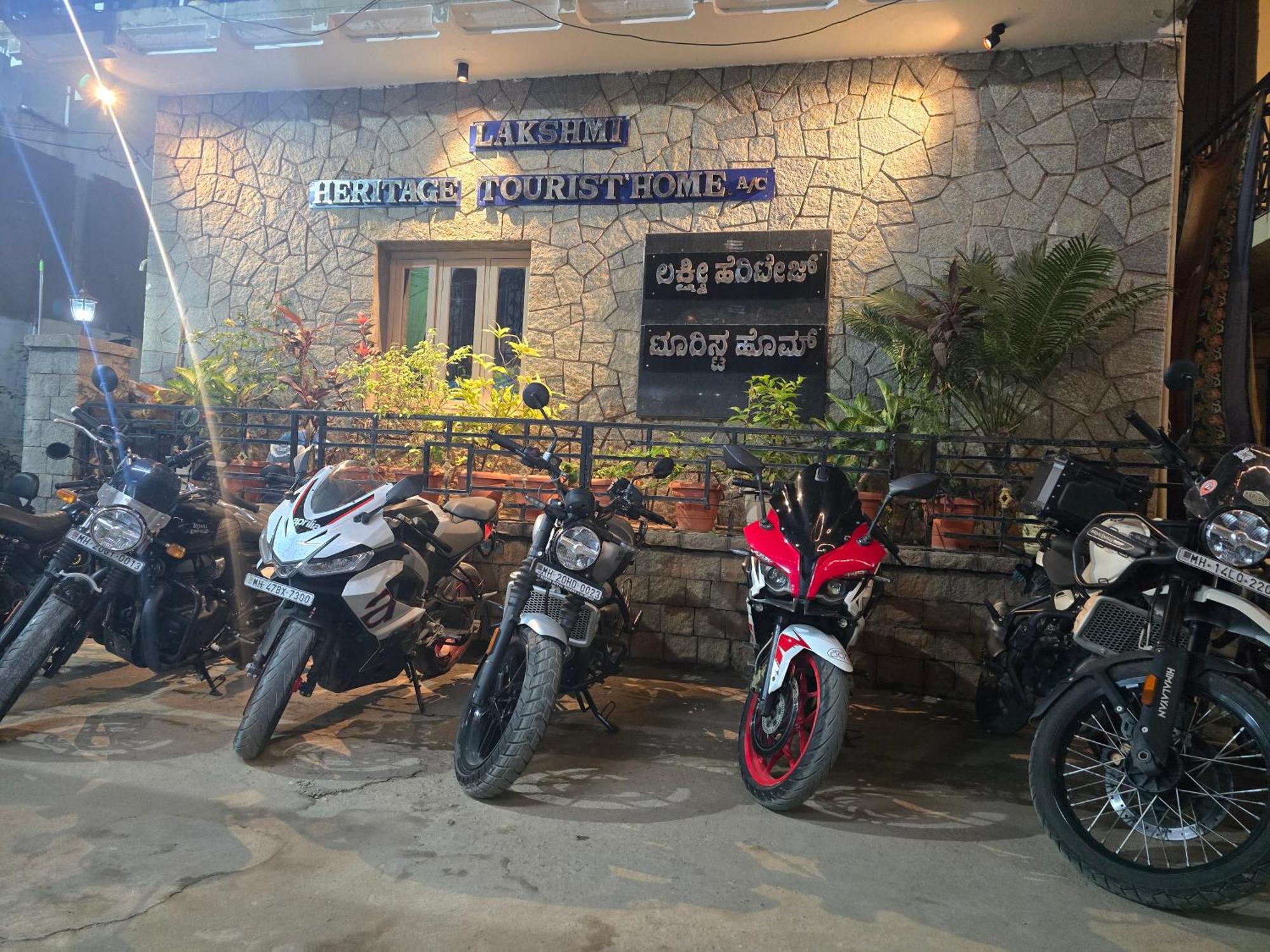 هامبي Lakshmi Heritage Tourist Home المظهر الخارجي الصورة