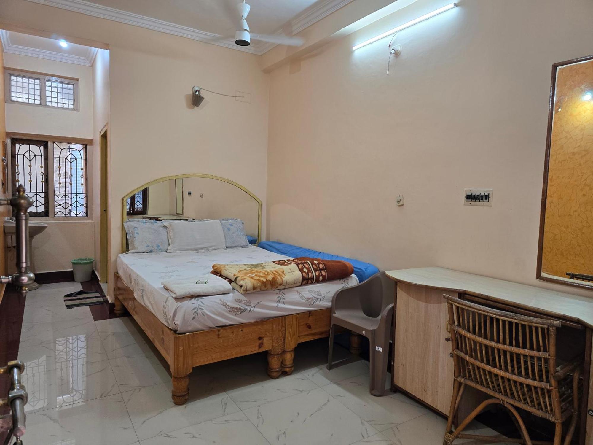 هامبي Lakshmi Heritage Tourist Home المظهر الخارجي الصورة
