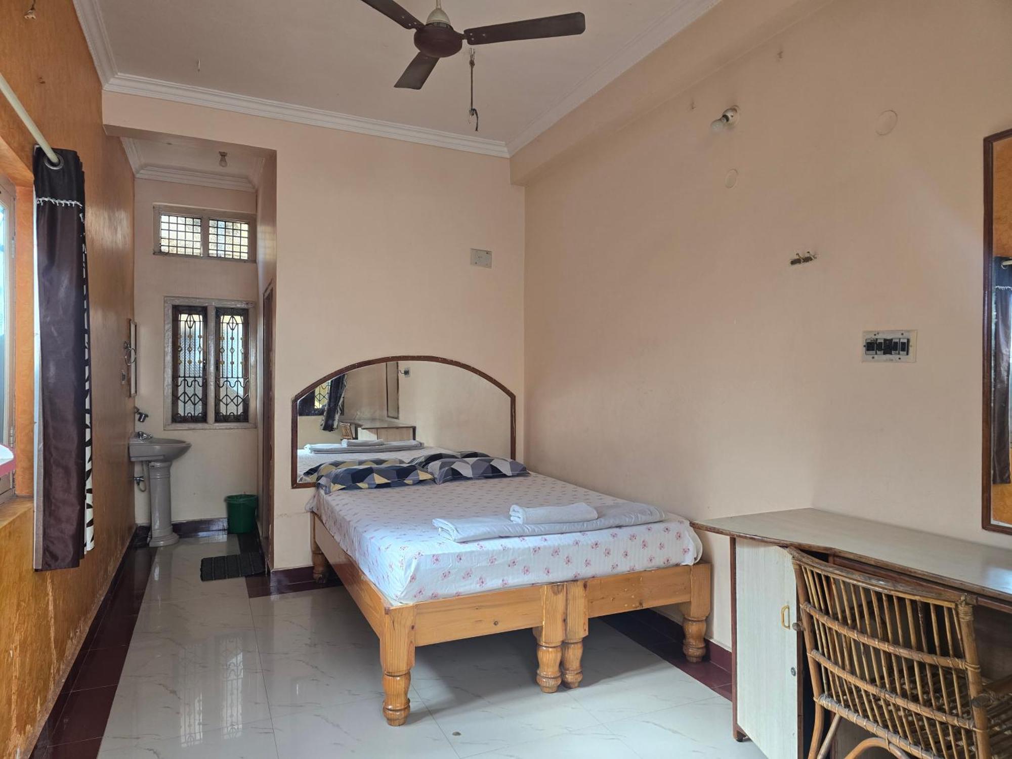 هامبي Lakshmi Heritage Tourist Home المظهر الخارجي الصورة