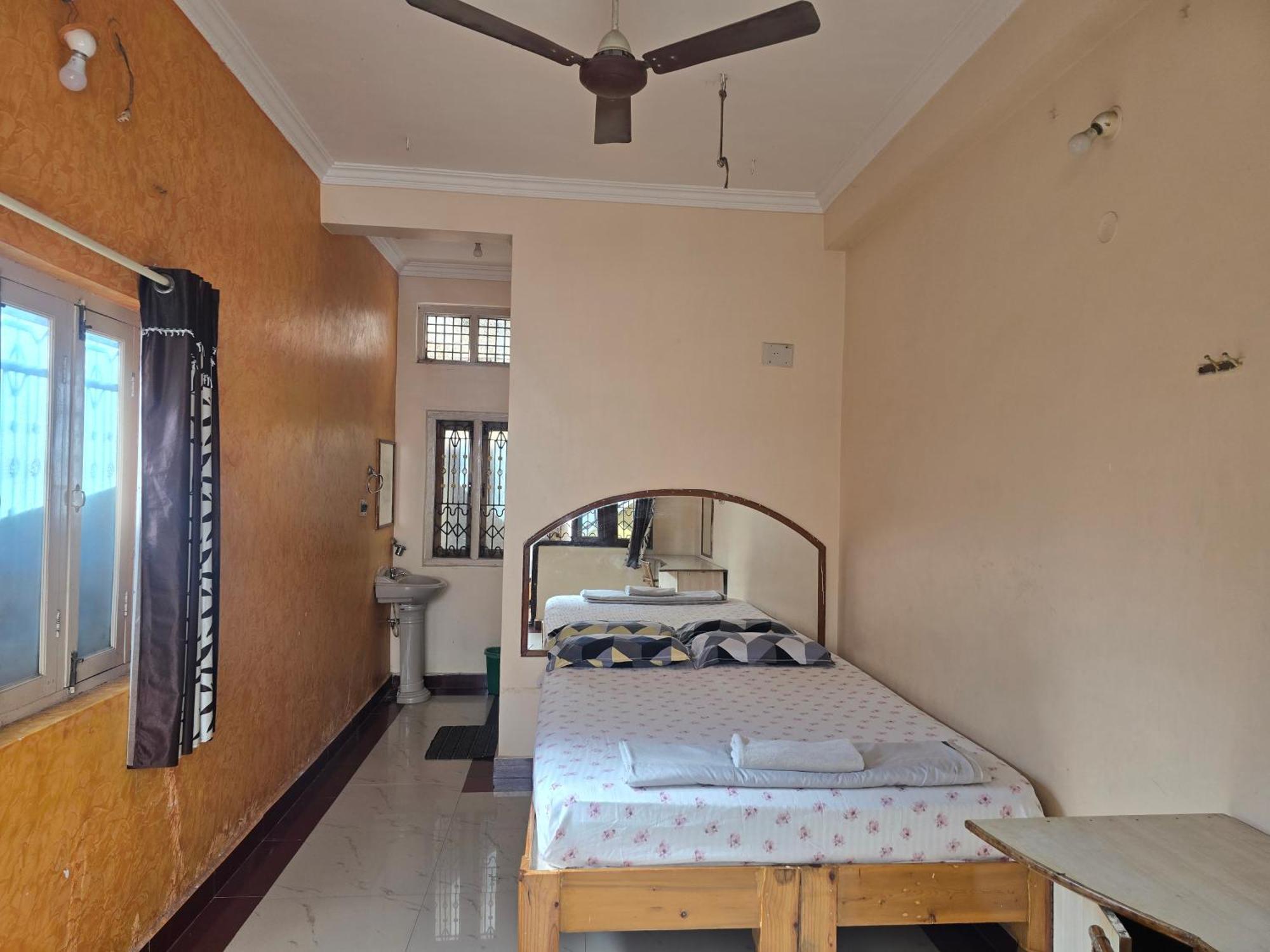هامبي Lakshmi Heritage Tourist Home المظهر الخارجي الصورة