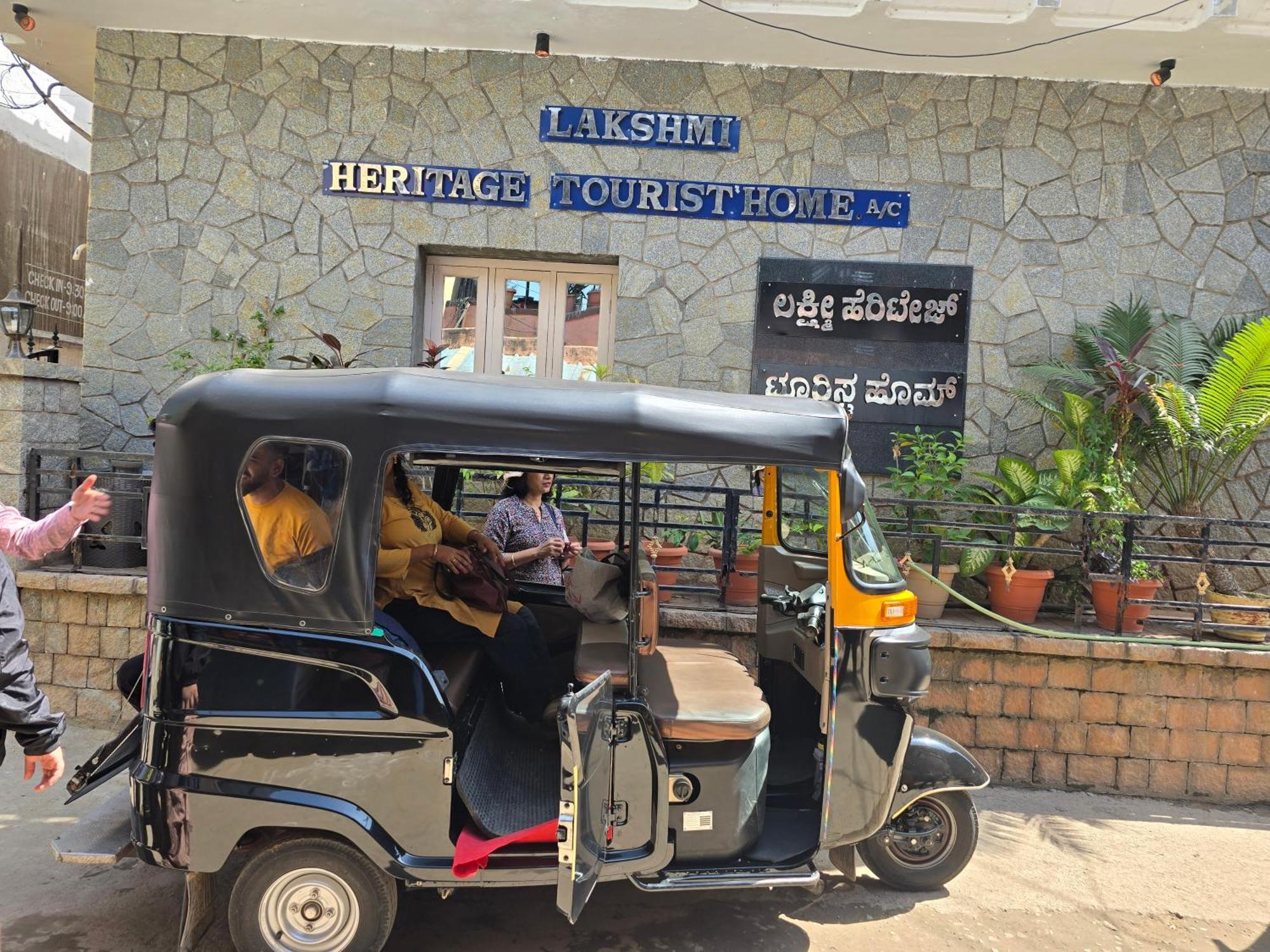 هامبي Lakshmi Heritage Tourist Home المظهر الخارجي الصورة