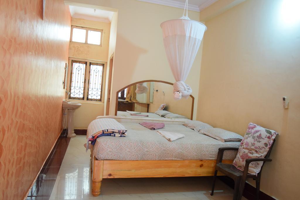 هامبي Lakshmi Heritage Tourist Home المظهر الخارجي الصورة